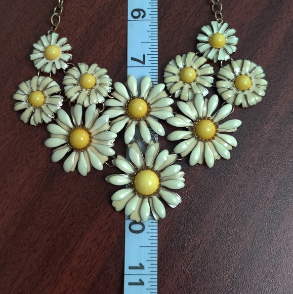 60s Inspired Boho Daisy Necklace. EUC - Picture 7 of 8